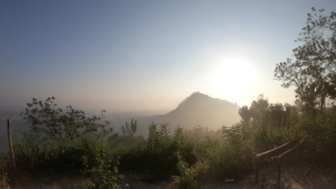 Pemandangan Pagi Hari Di Gunung Pegat