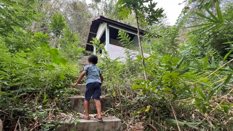 Tangga Menuju Makam Ndoro Tedjo