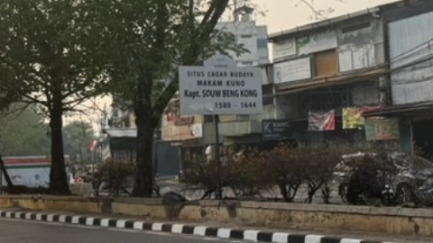 Papan Petunjuk Makam Souw Beng Kong