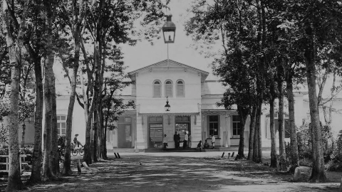 Stasiun Blitar Generasi Pertama Tahun 1884.